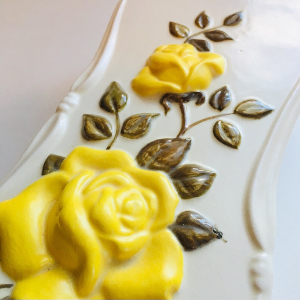 Vintage Ceramic Trinket Box with Yellow Roses - Picture 7 of 8